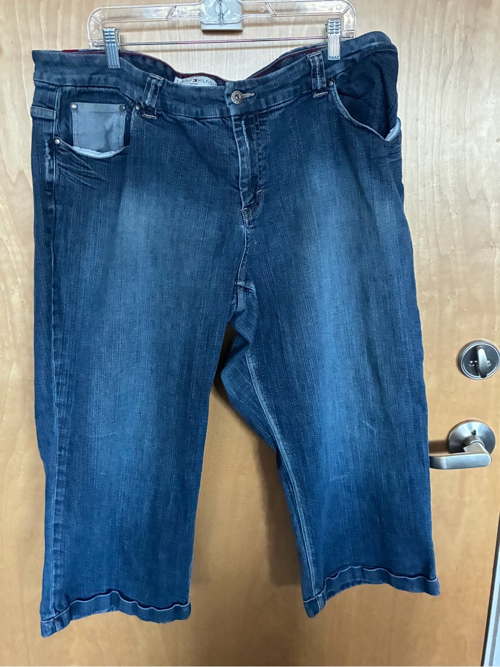 Womens plus Tommy Hilfiger size 22W crop cuffed jeans.